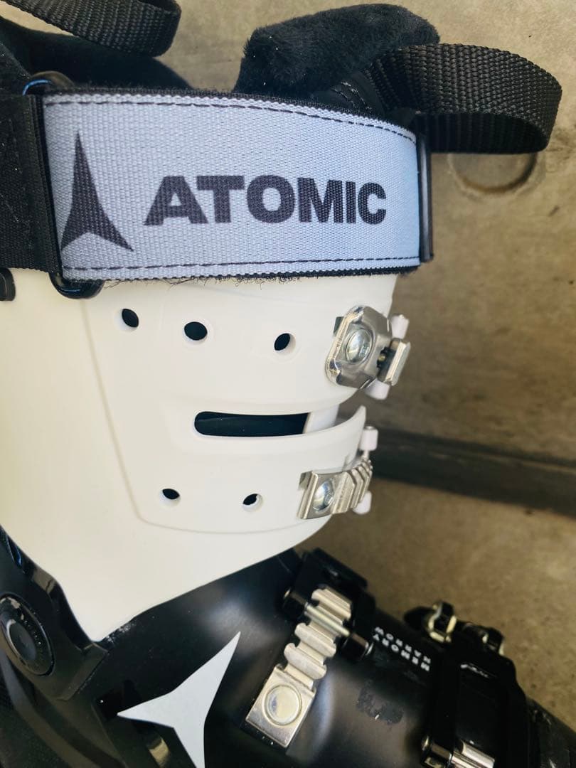 ATOMIC 3D 女性用スキーブーツ ブラック/ホワイト