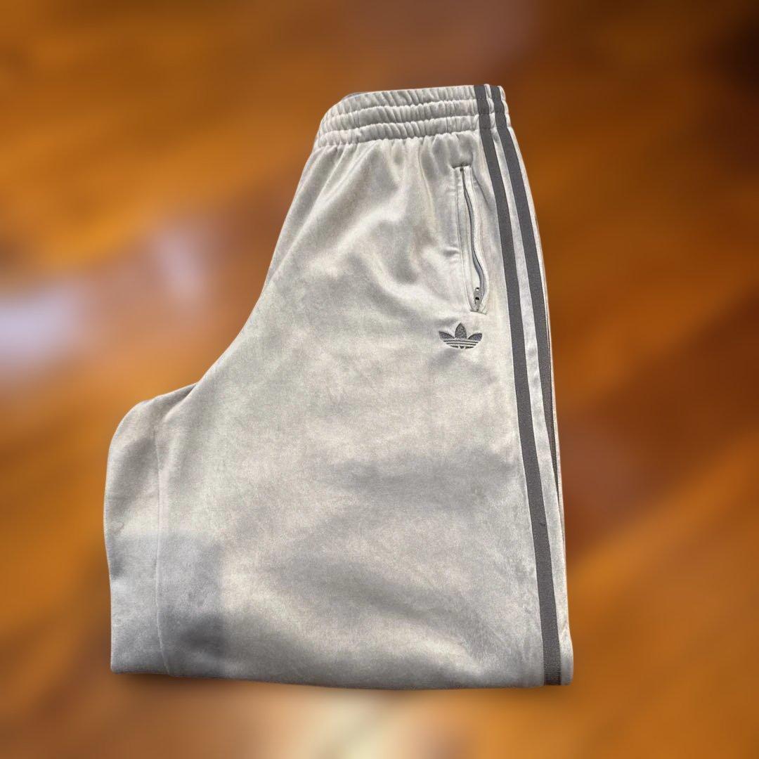 adidas ベロア パンツ（ユニセックス）