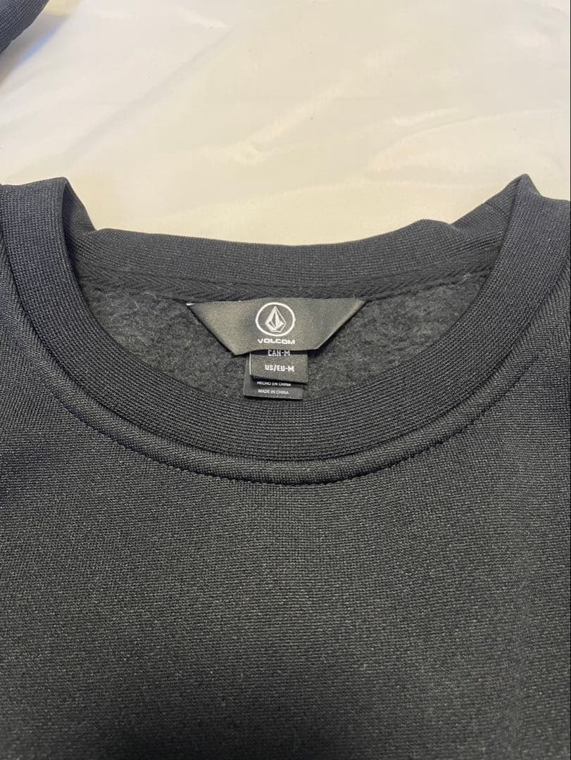 新品、未使用　Volcom  トレーナー撥水　Mサイズ　ポケット付き