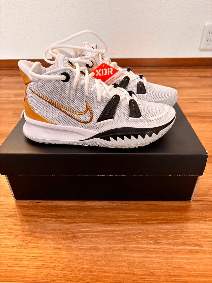 Nike Kyrie VII ホワイト/ゴールド/ブラック