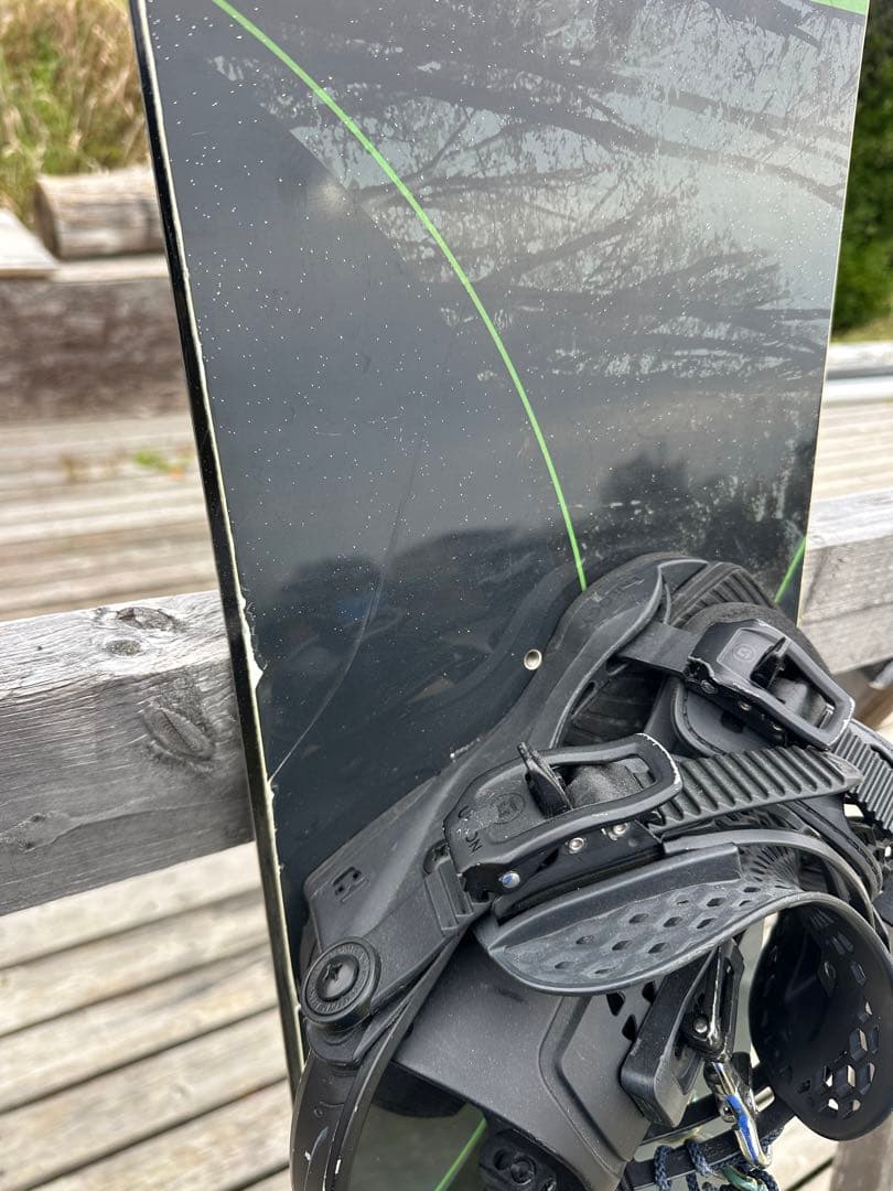 スノーボード 黒 ビンディング付属