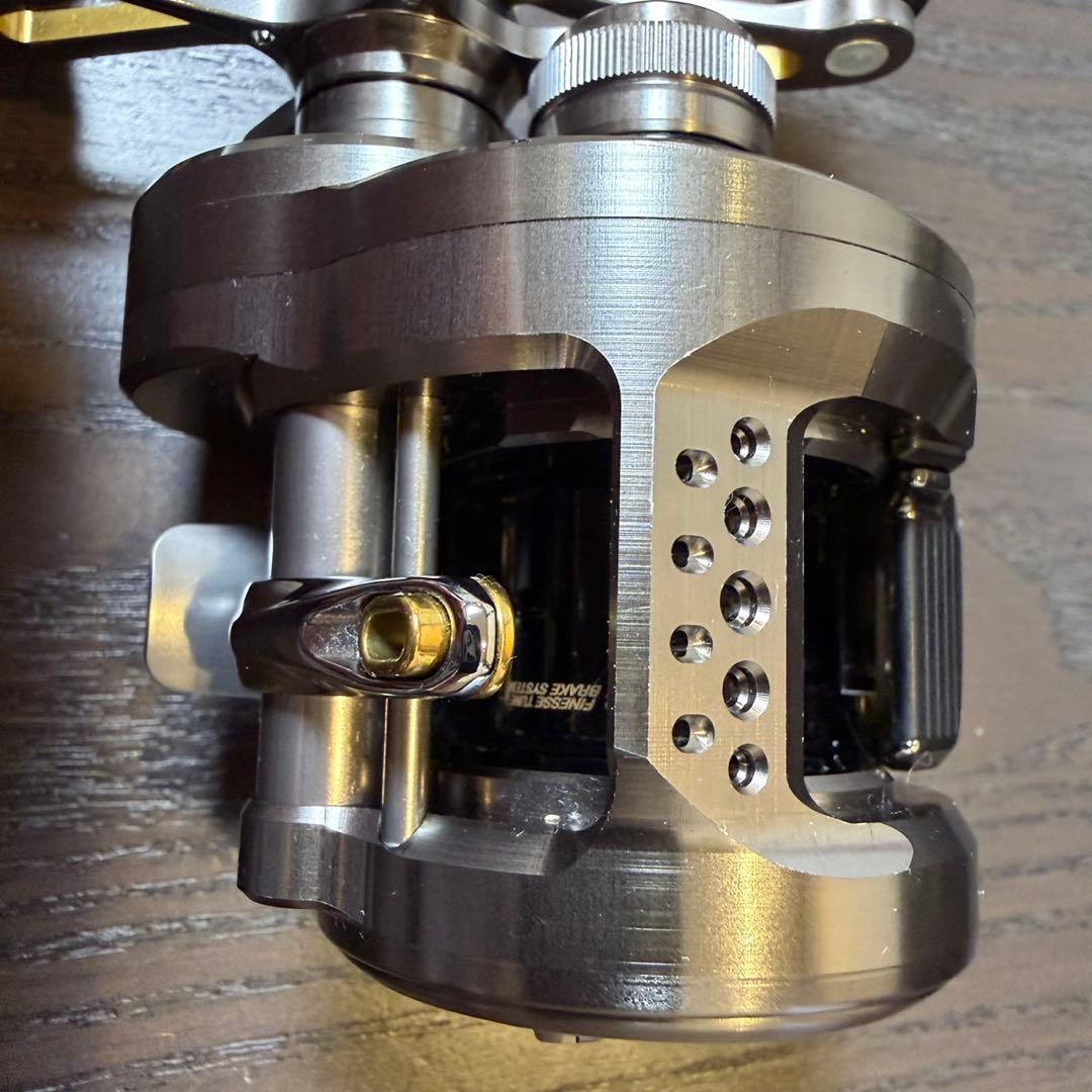 【美品】シマノ 23カルカッタコンクエスト　BFS HG 右巻