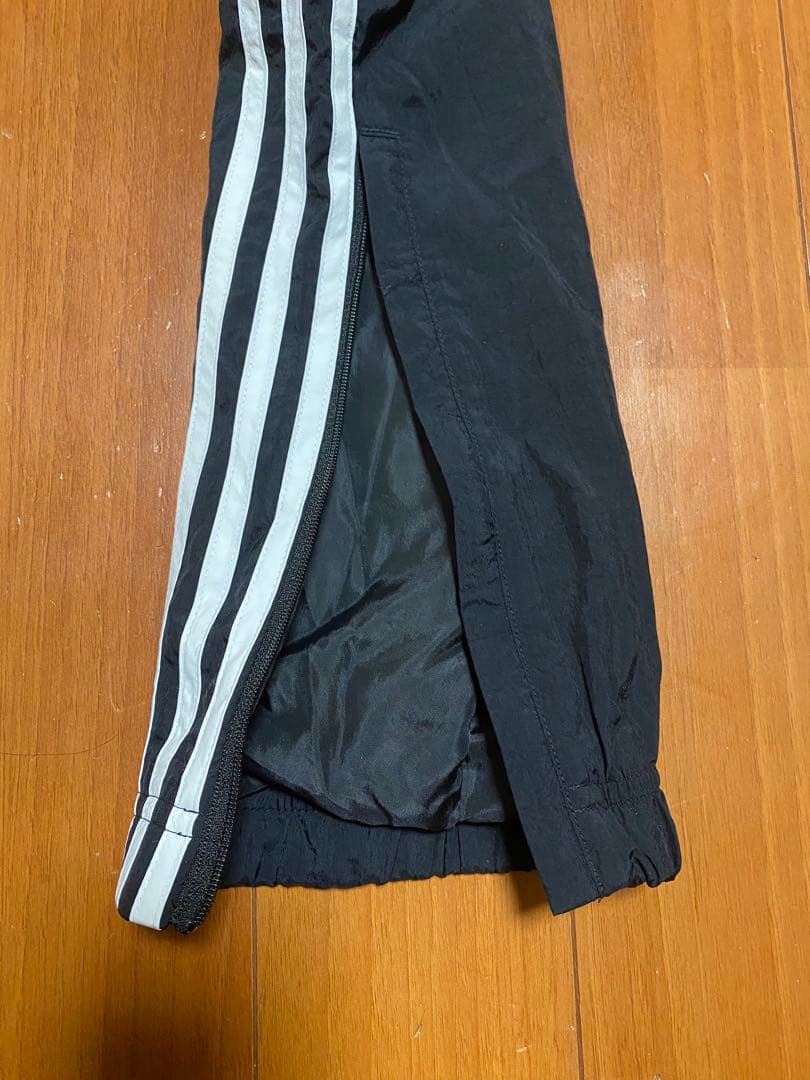 adidas トラックパンツ