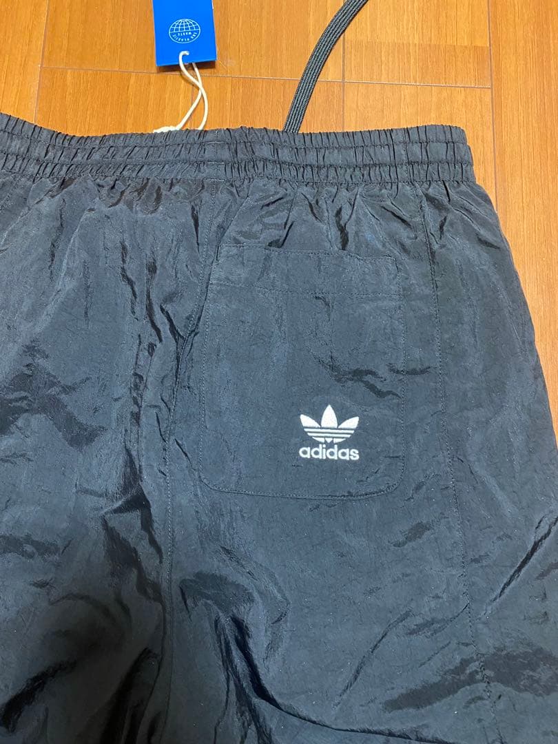 adidas トラックパンツ