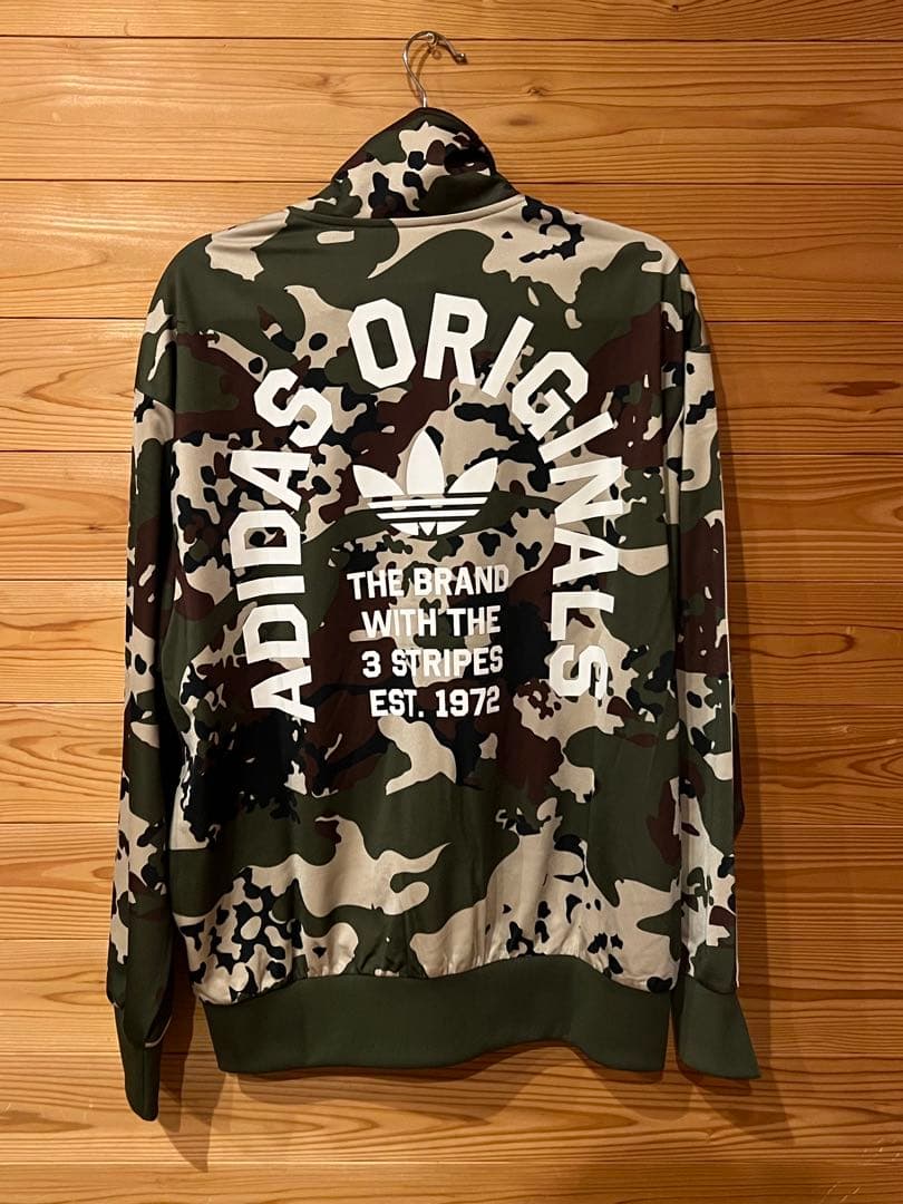 カモ フットボール トラックトップワイルドパインadidas originals