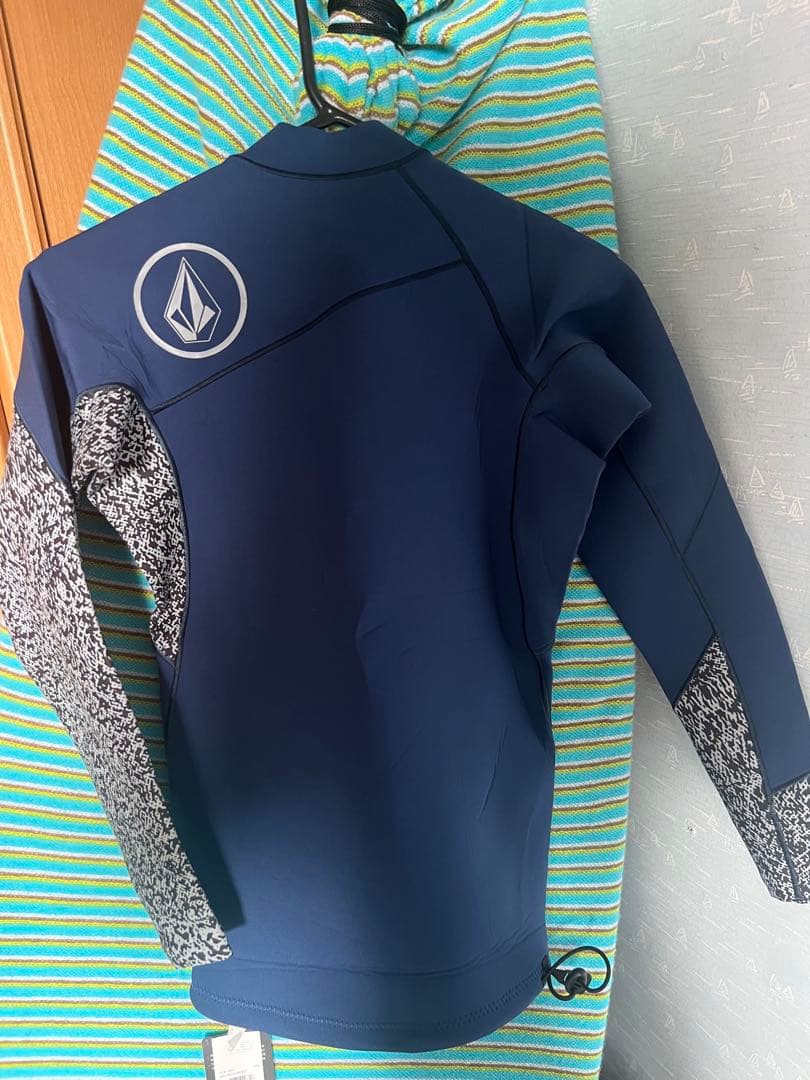 VOLCOM タッパー Sサイズ