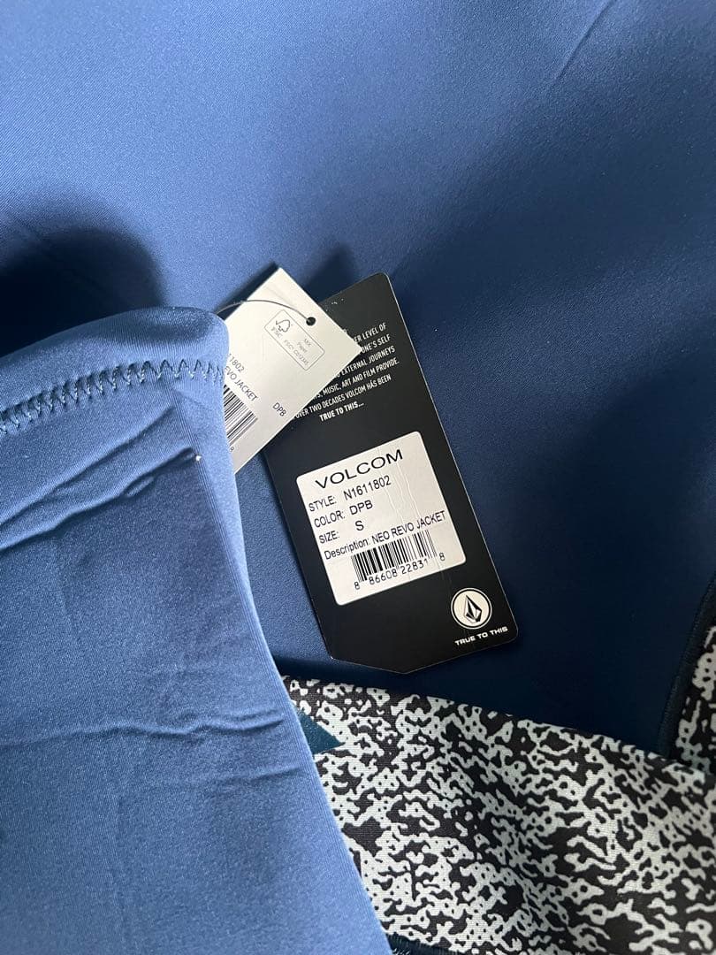 VOLCOM タッパー Sサイズ