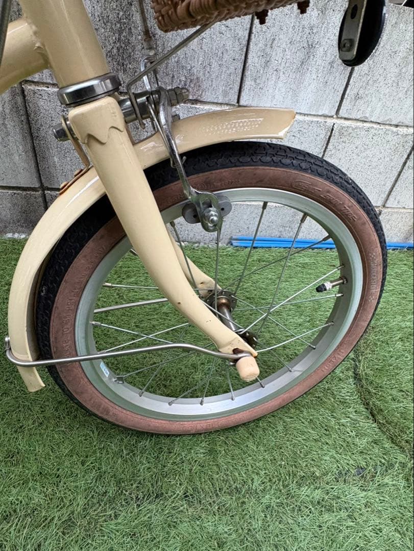 引取限定。HACCHI 幼児用自転車 前カゴ付き クリーム色