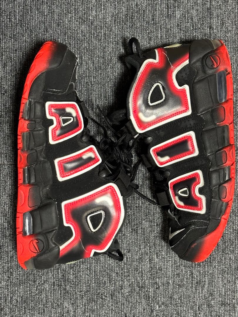 NIKE AIR MORE UPTEMPO 96'・ブラック/レッド
