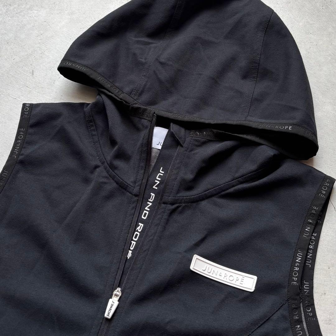 【美品】JUN&ROPE’ ジュンアンドロペ フード付きベスト ストレッチ 薄手