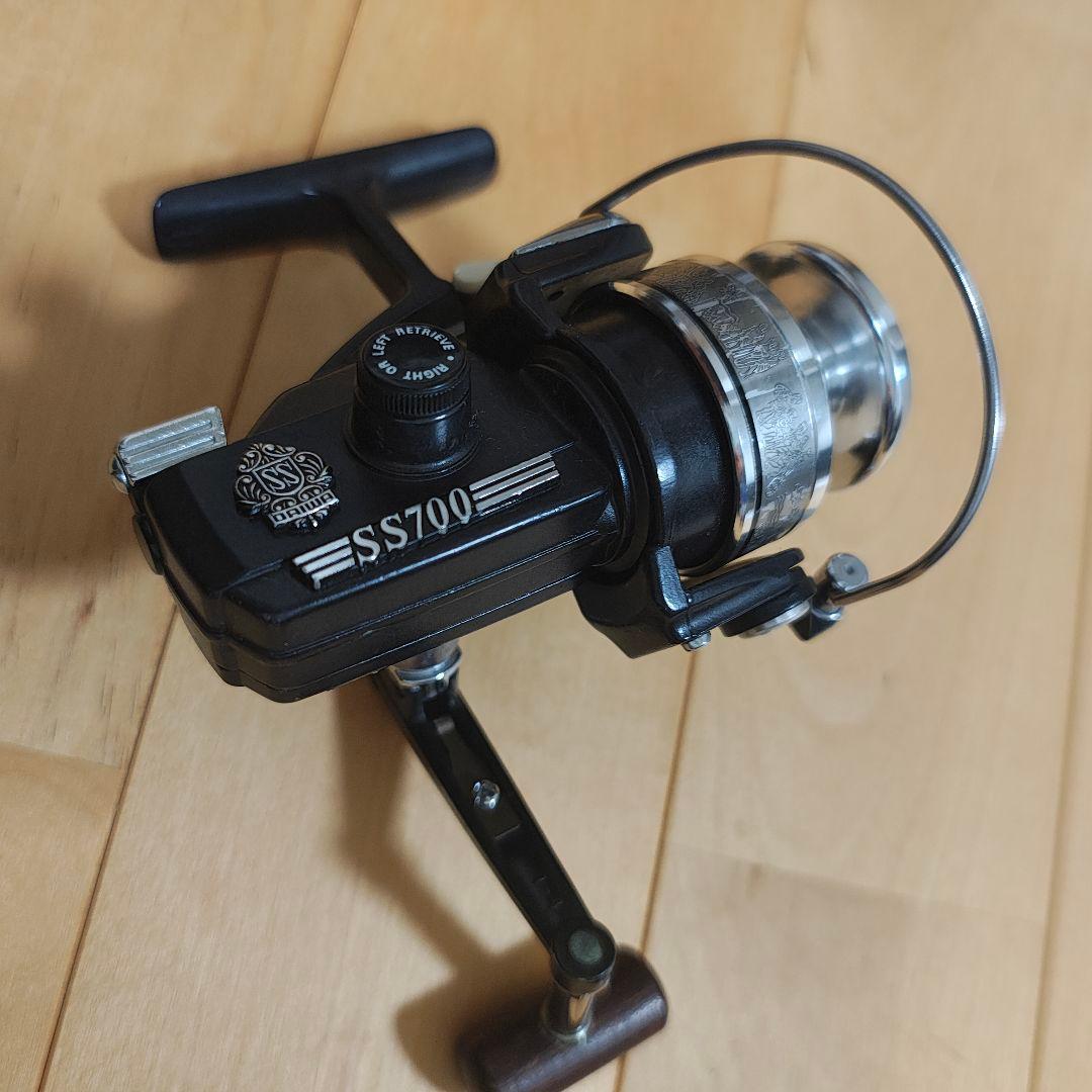 SS700 フィッシングリール 黒