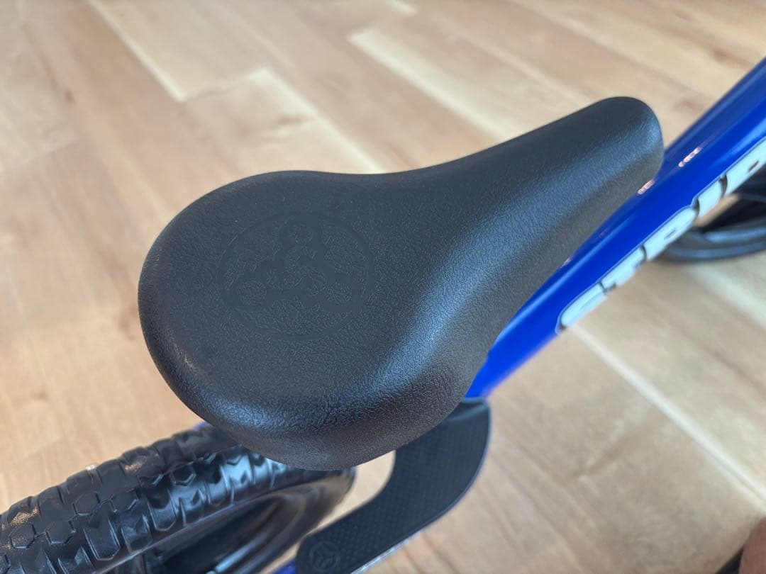 ym ストライダー　STRIDER スポーツモデル　SPORT 12 青