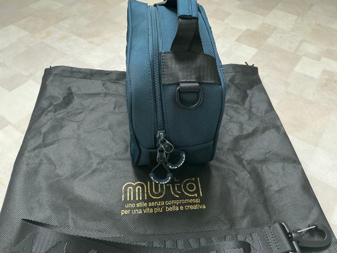 muta スリムショルダーバッグ