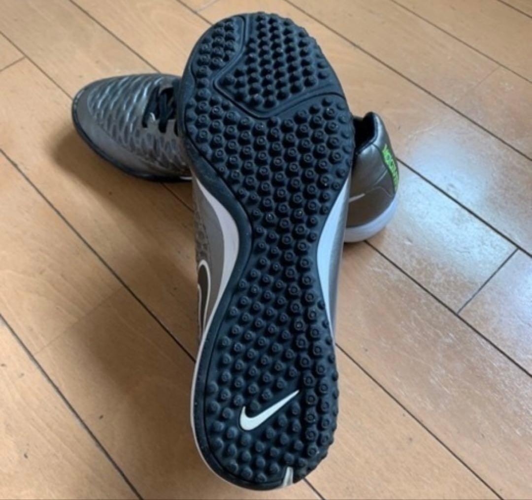 マジスタ　 フットサルシューズ　ナイキ