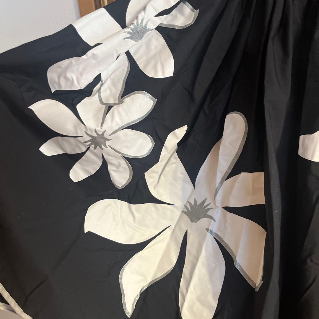フラダンス用黒地白花柄　パウスカート