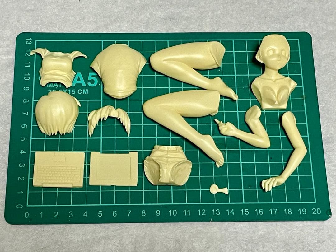 【クルシマ製作所】1/8伊吹マヤ（ノートパソコン）ガレージキット