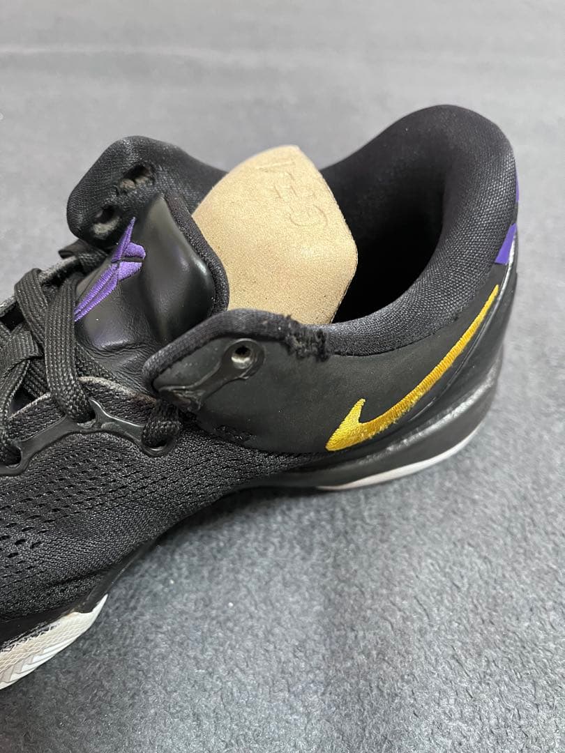 『コービー8プロトロ』（NIKE） ブラック アンド ユニバーシティゴールド