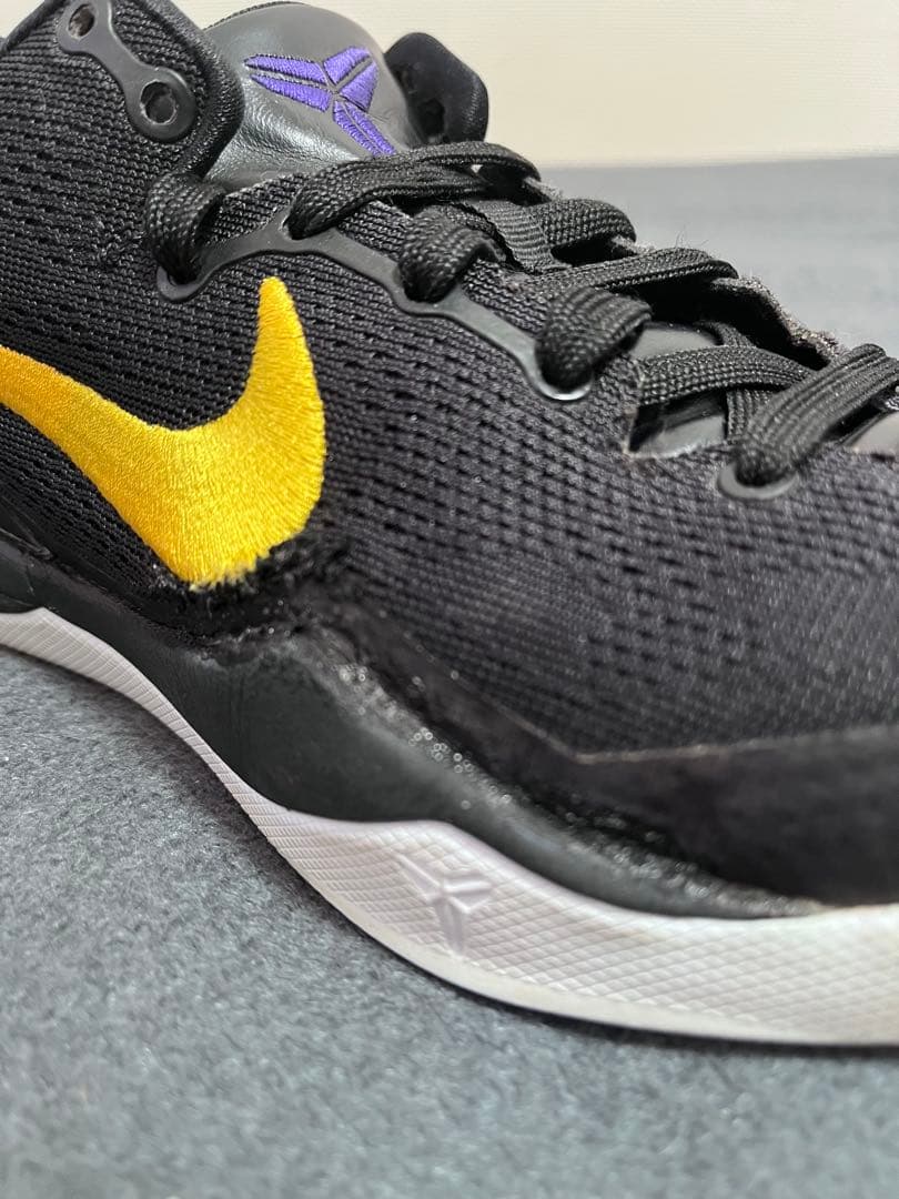『コービー8プロトロ』（NIKE） ブラック アンド ユニバーシティゴールド