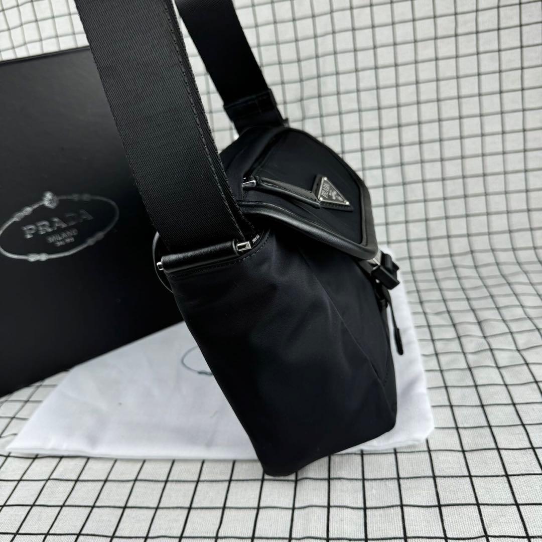 PRADA プラダ Re-Nylon xサフィアーノレザー ショルダーバッグ