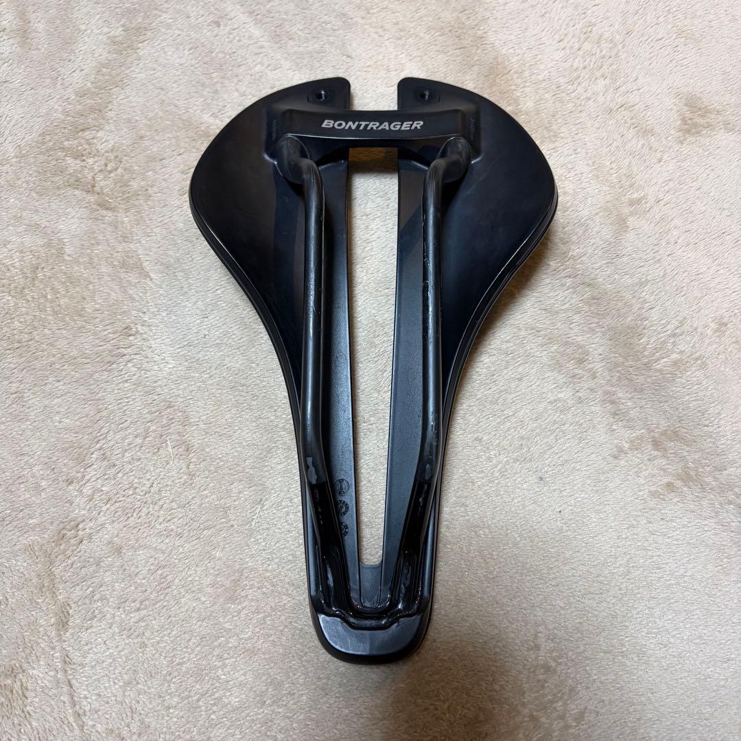 AEOLUS PRO カーボンサドル ブラック