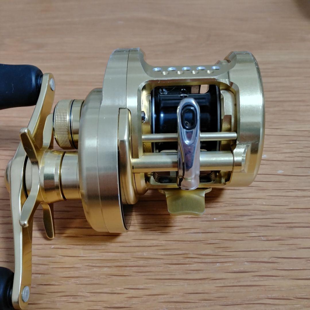 リール SHIMANO 15 CALCUTTA CONQUEST 200HG