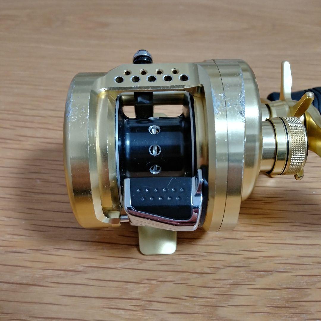 リール SHIMANO 15 CALCUTTA CONQUEST 200HG