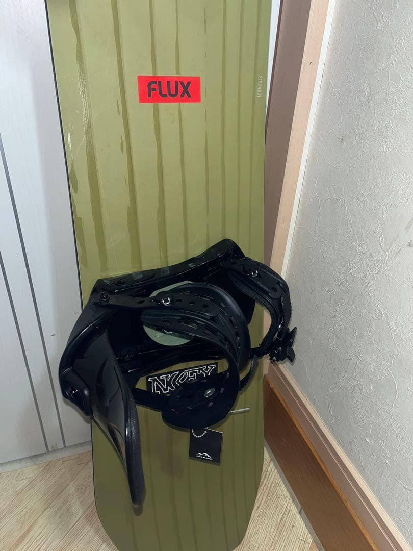展示品！最強グラトリカービングボード！FLUX TWR 154cm 新品バイン