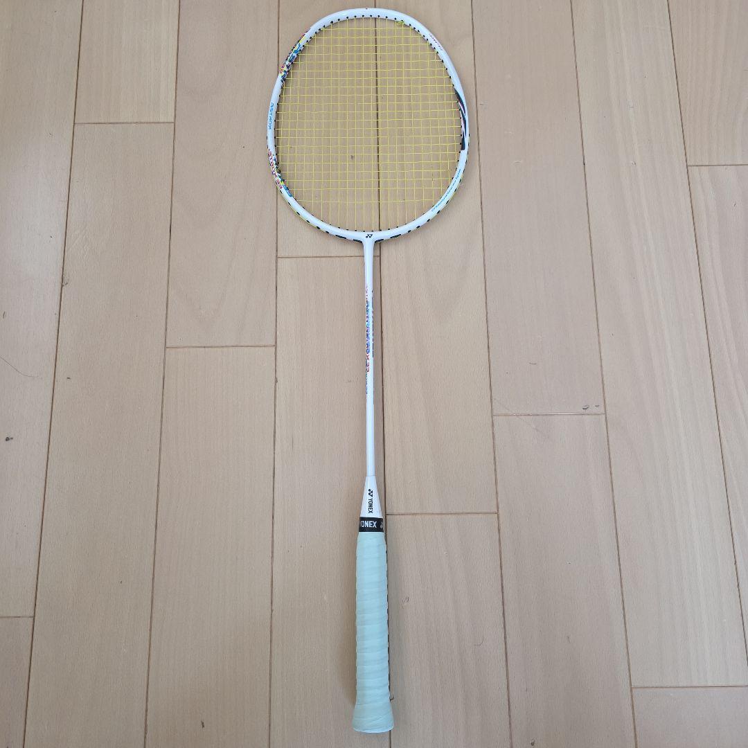 ASTROX 33 バドミントンラケット ホワイト