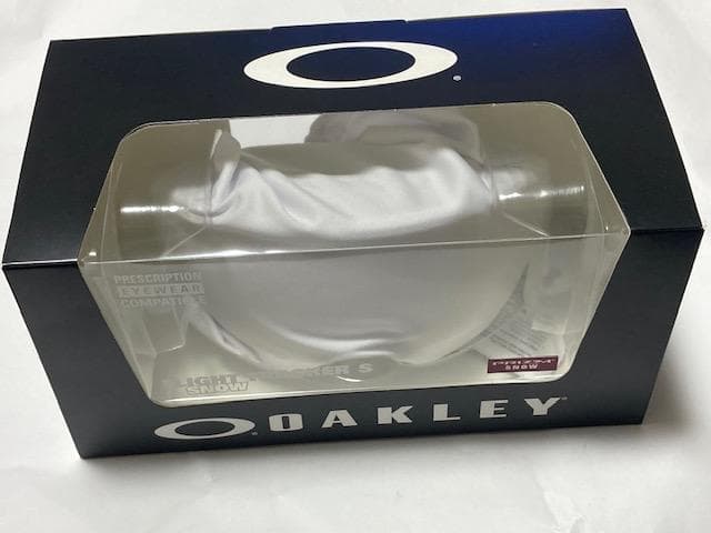 半額以下 OAKLEY Flight Tracker S 7106-32