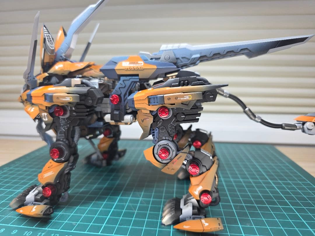 ゾイドHMMライガーゼロ　シュナイダー全塗装