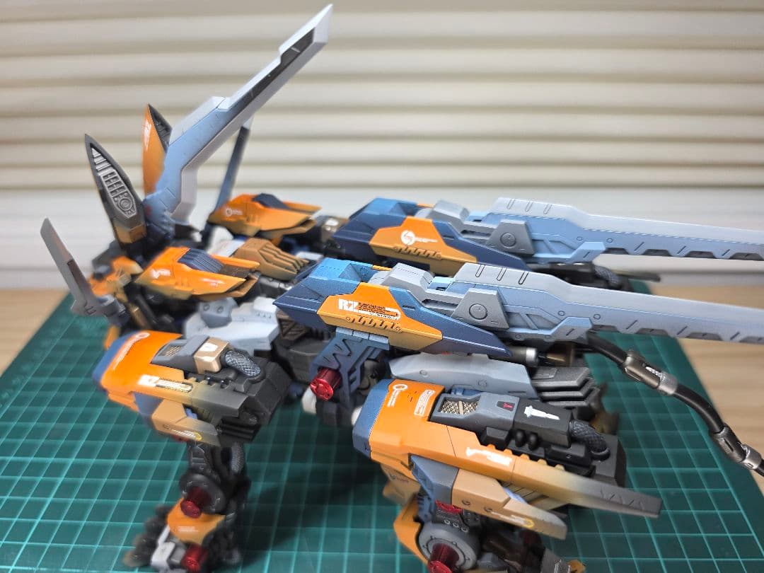 ゾイドHMMライガーゼロ　シュナイダー全塗装