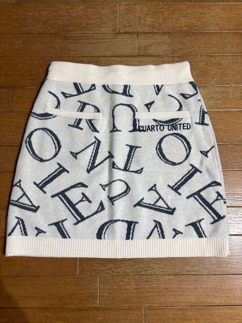 CuartoUnite アルファベット柄 セーター・スカートセット M