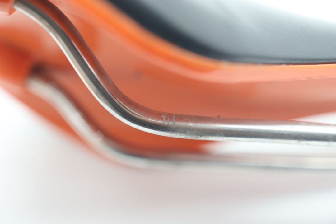 FABRIC Scoop Radius Race サドル ピスト ブルーラグ