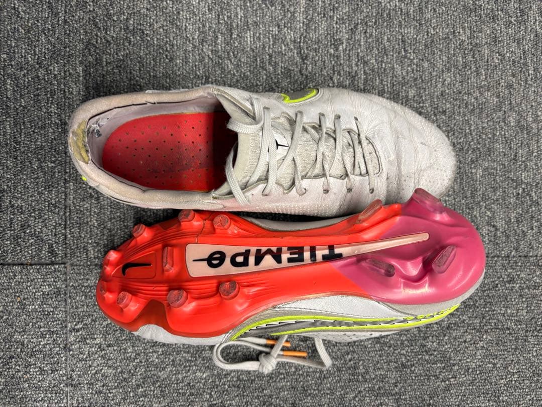 Nike Tiempo サッカーシューズ ホワイト/イエロー/ピンク