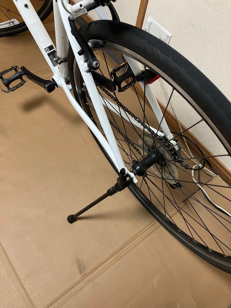 GIANT ESCAPE R DROPホワイトクロスバイク 速度計、鍵付き