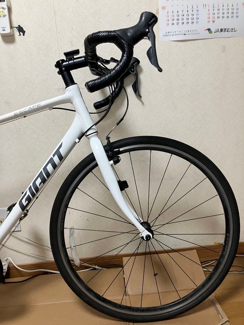 GIANT ESCAPE R DROPホワイトクロスバイク 速度計、鍵付き