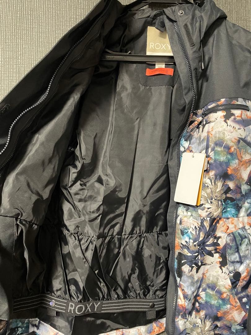 最終値下げ！！【新品未使用】ROXY スノボウェア Mサイズ 上下セット