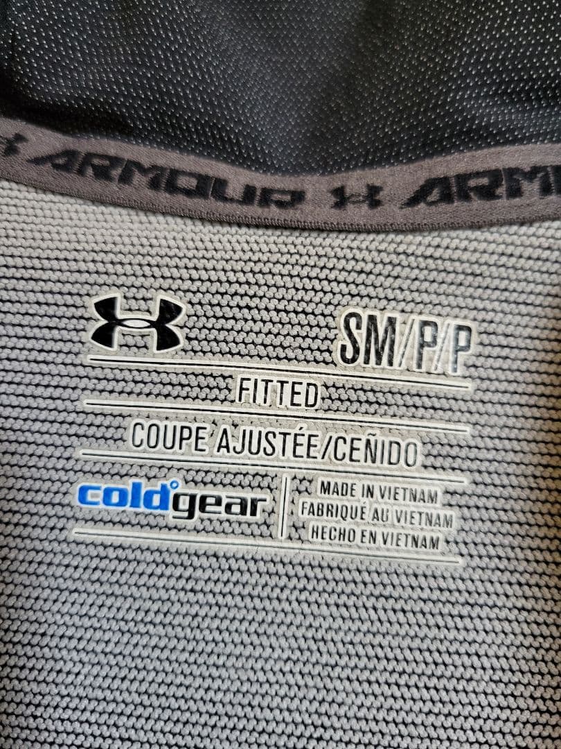 UNDER ARMOUR　コールドギアジップジャケット