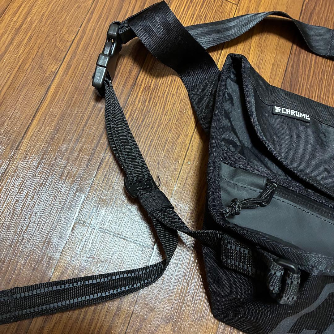 CHROME ブラック メッセンジャーバッグ SIMPLE MESSENGER