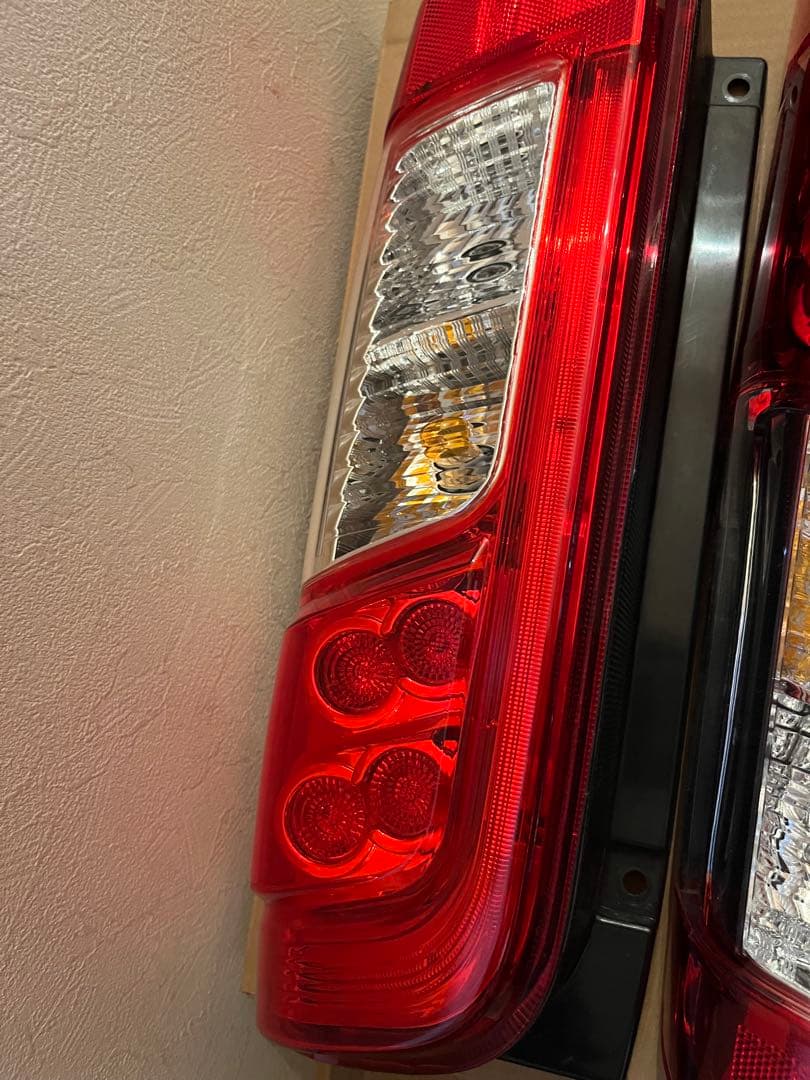 NV350キャラバン E26 前期用 LEDテールランプ 後期ルック純正タイプ