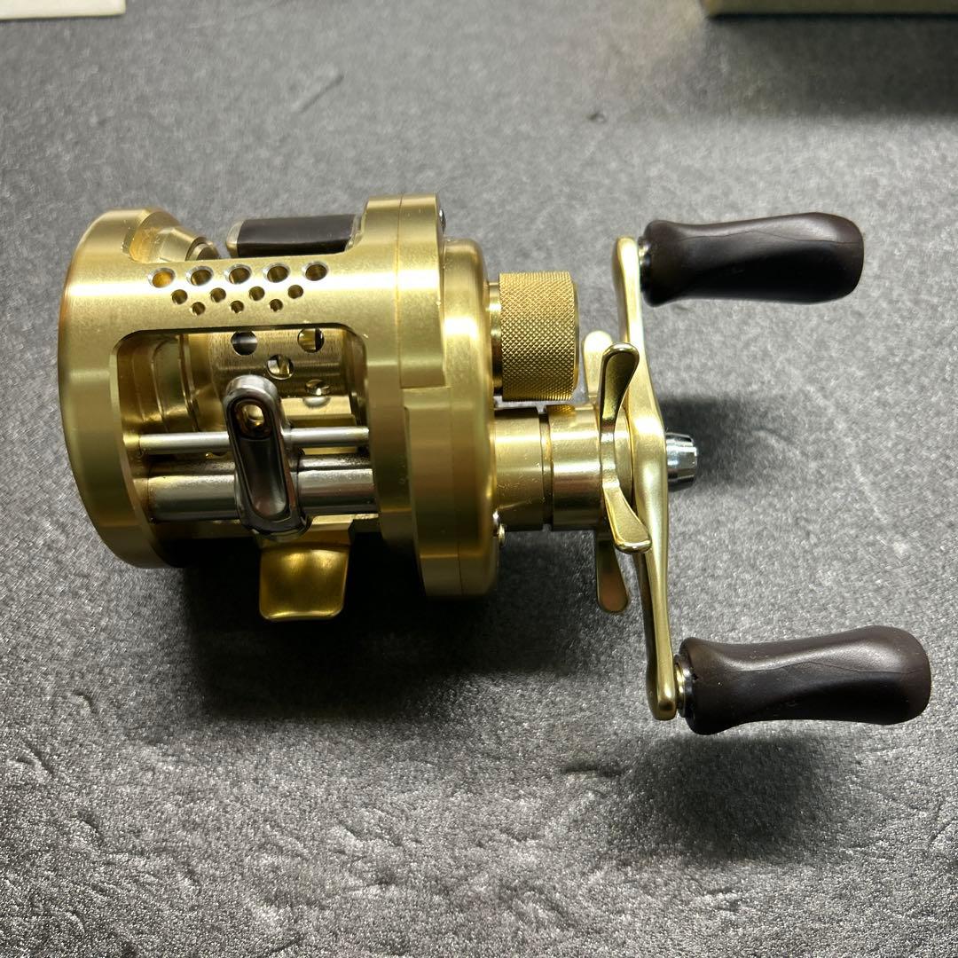未使用美品　SHIMANO カルカッタコンクエスト101 RH443