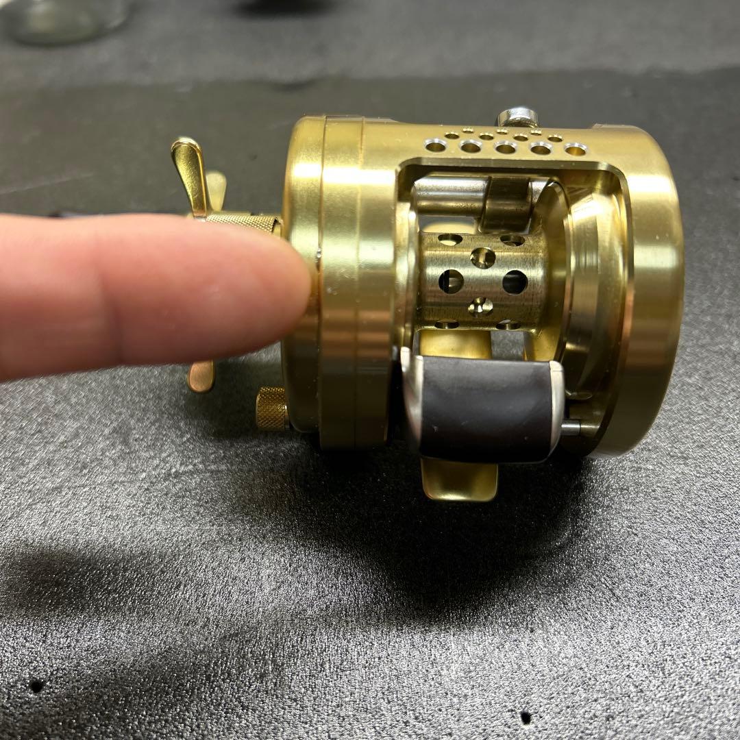 未使用美品　SHIMANO カルカッタコンクエスト101 RH443
