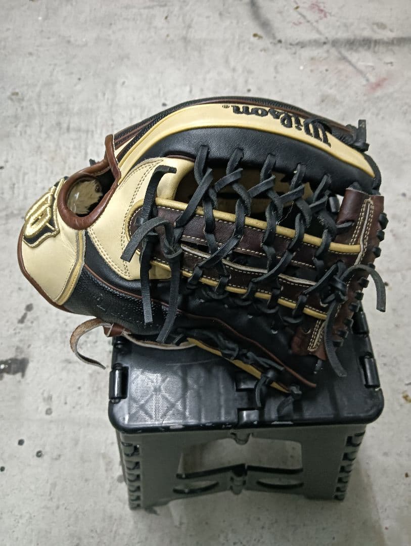 Wilson ワナビーヒーロー軟式用グローブ 黒/ベージュ