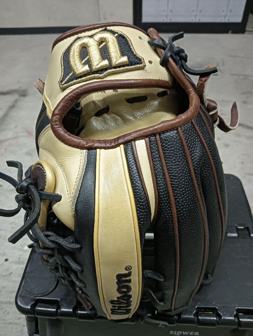 Wilson ワナビーヒーロー軟式用グローブ 黒/ベージュ