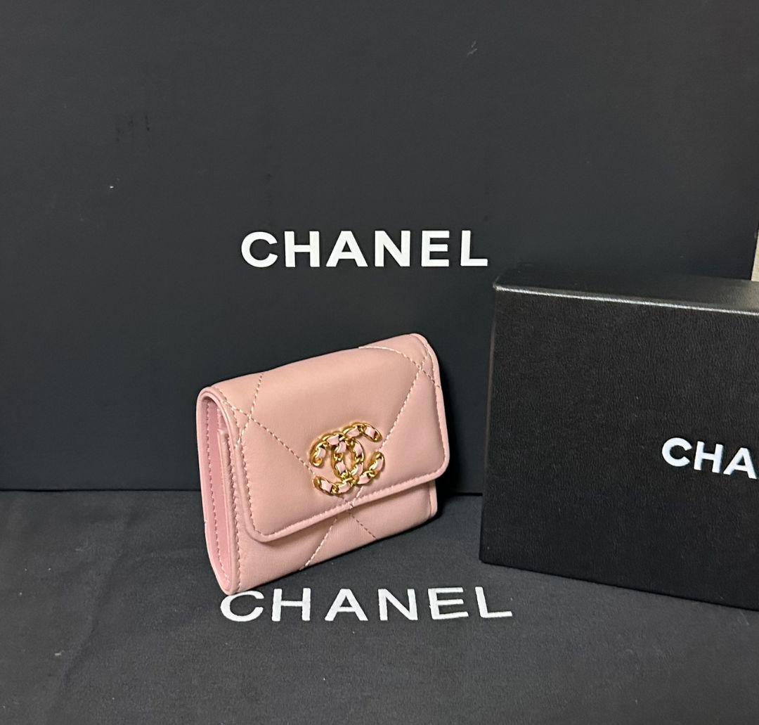 CHANELノベルティ ラムスキンレザーコンパクト財布ピンク 新品