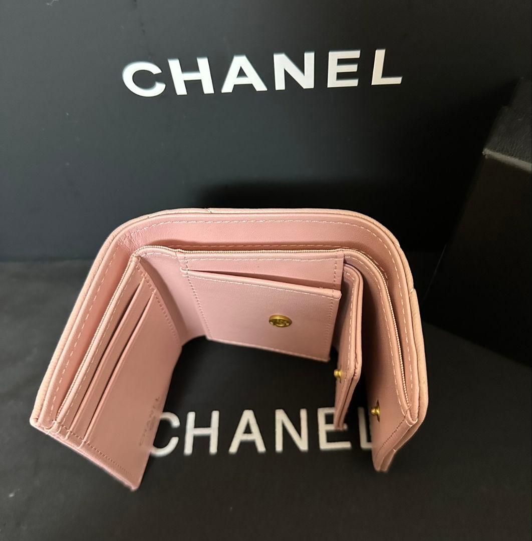 CHANELノベルティ ラムスキンレザーコンパクト財布ピンク 新品