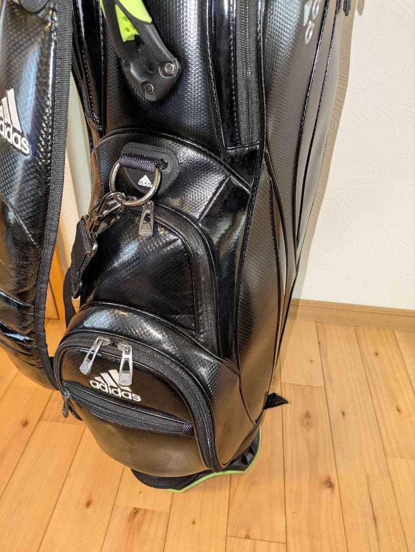 adidas キャディバッグ フード付 ブラック/グリーン⛳️シックな大人感覚