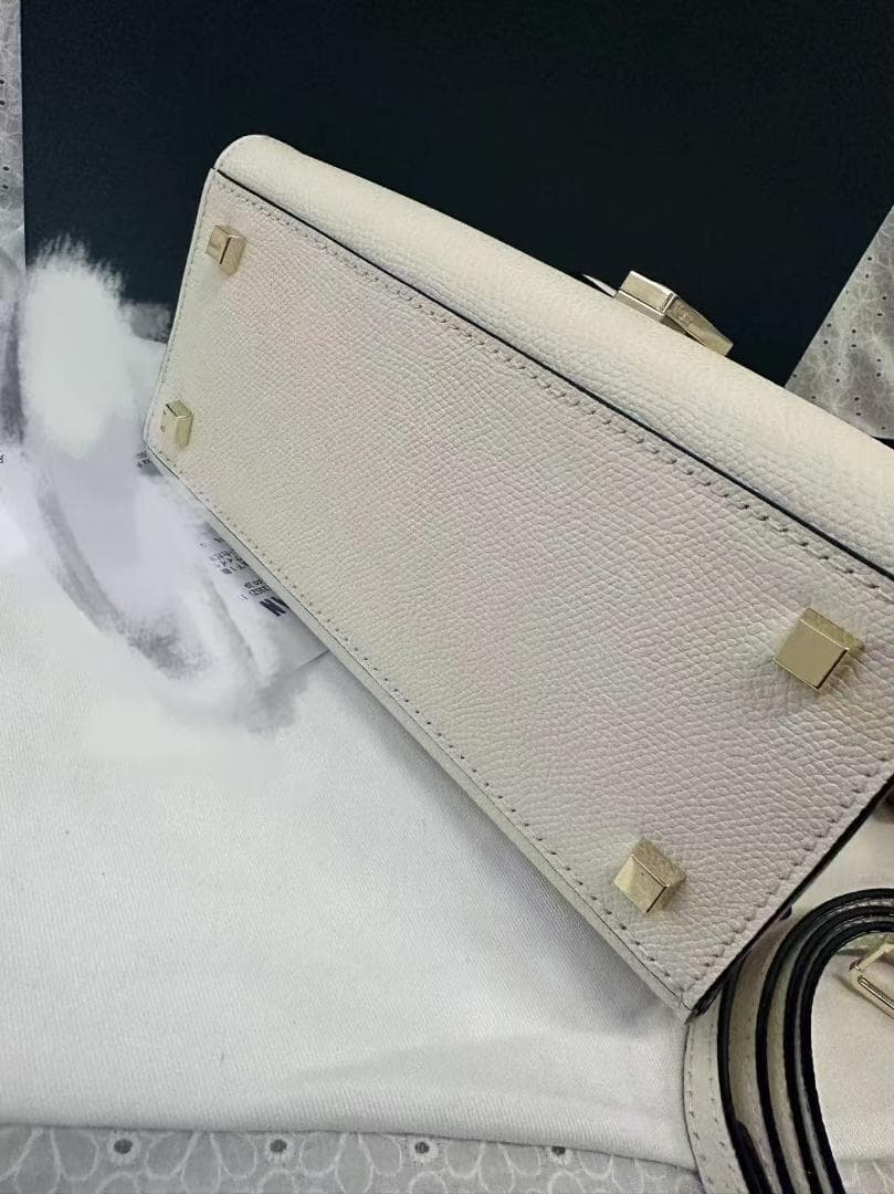 ホワイトレザー ハンドバッグ ショルダーストラップ付き