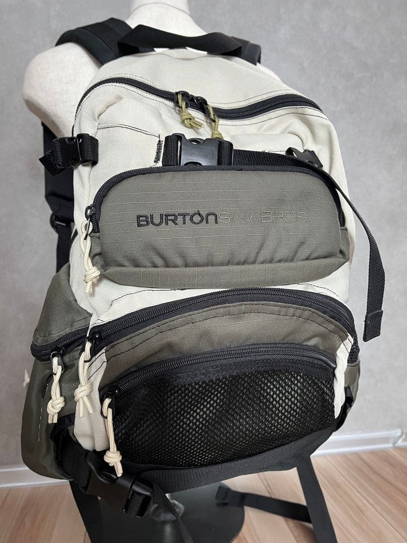 BURTONバートンリュックバックパックアウトドアベージュ刺繍ロゴスノーボード