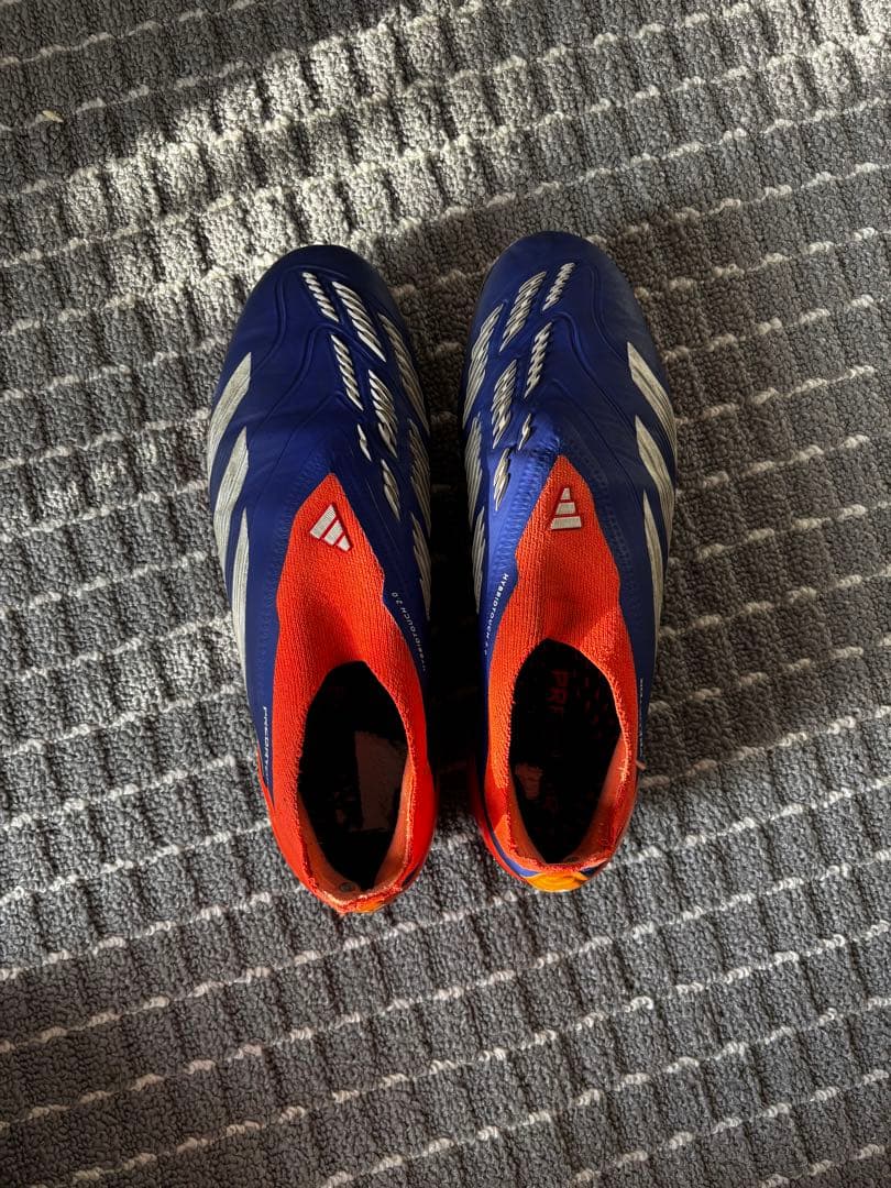 adidasプレデター FG サッカースパイク 青赤